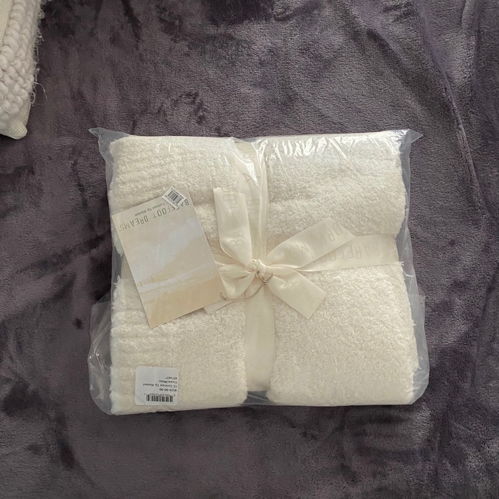 Barefoot dreams blanket